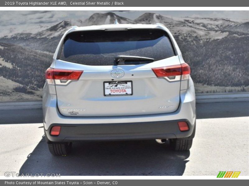 Celestial Silver Metallic / Black 2019 Toyota Highlander XLE AWD