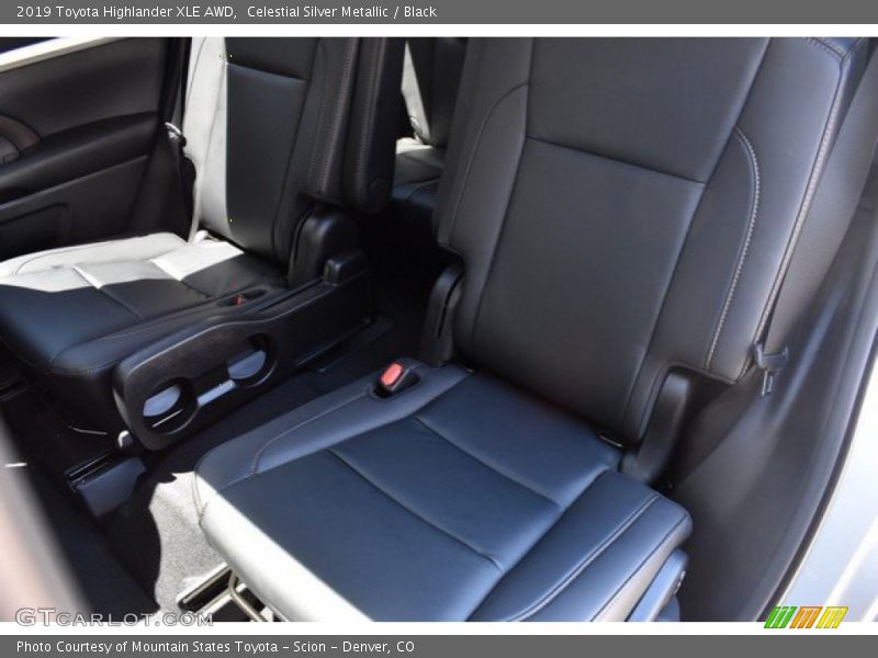Celestial Silver Metallic / Black 2019 Toyota Highlander XLE AWD