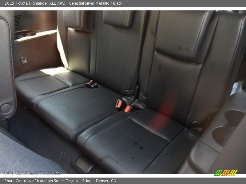 Celestial Silver Metallic / Black 2019 Toyota Highlander XLE AWD