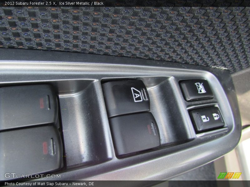 Ice Silver Metallic / Black 2012 Subaru Forester 2.5 X