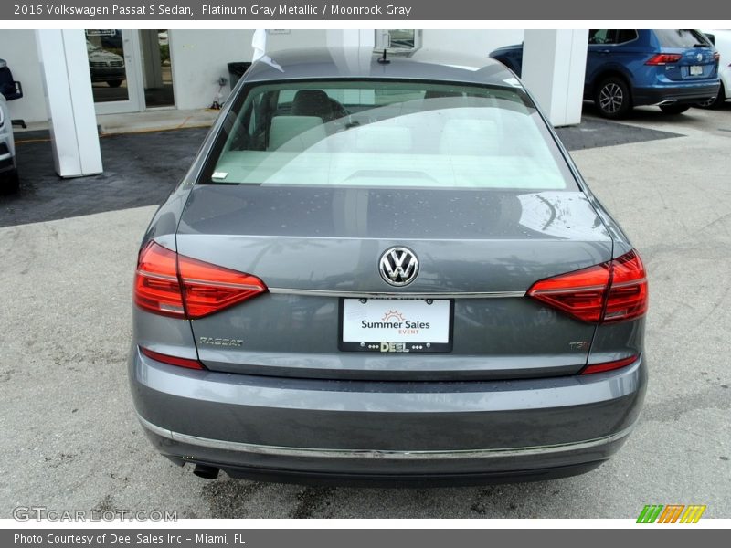 Platinum Gray Metallic / Moonrock Gray 2016 Volkswagen Passat S Sedan