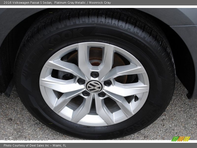 Platinum Gray Metallic / Moonrock Gray 2016 Volkswagen Passat S Sedan