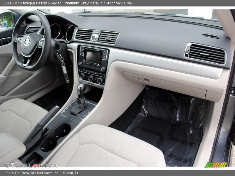Platinum Gray Metallic / Moonrock Gray 2016 Volkswagen Passat S Sedan