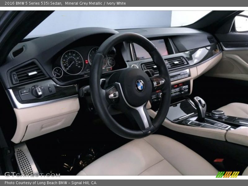 Mineral Grey Metallic / Ivory White 2016 BMW 5 Series 535i Sedan