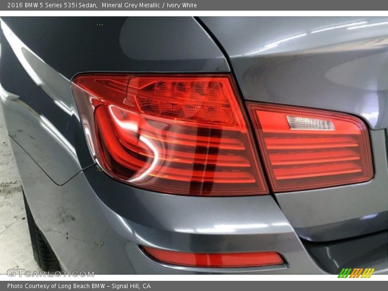 Mineral Grey Metallic / Ivory White 2016 BMW 5 Series 535i Sedan