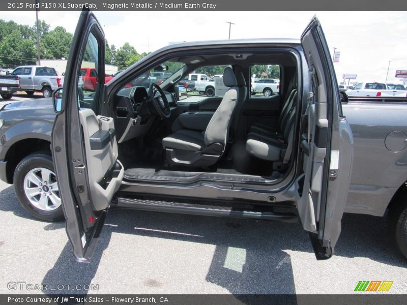 Magnetic Metallic / Medium Earth Gray 2015 Ford F150 XL SuperCab