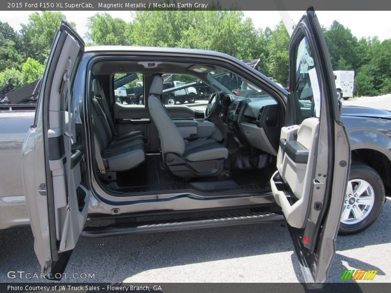 Magnetic Metallic / Medium Earth Gray 2015 Ford F150 XL SuperCab