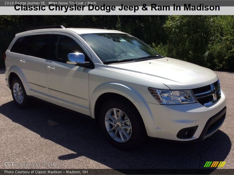 White Noise Tri-Coat / Black 2019 Dodge Journey SE