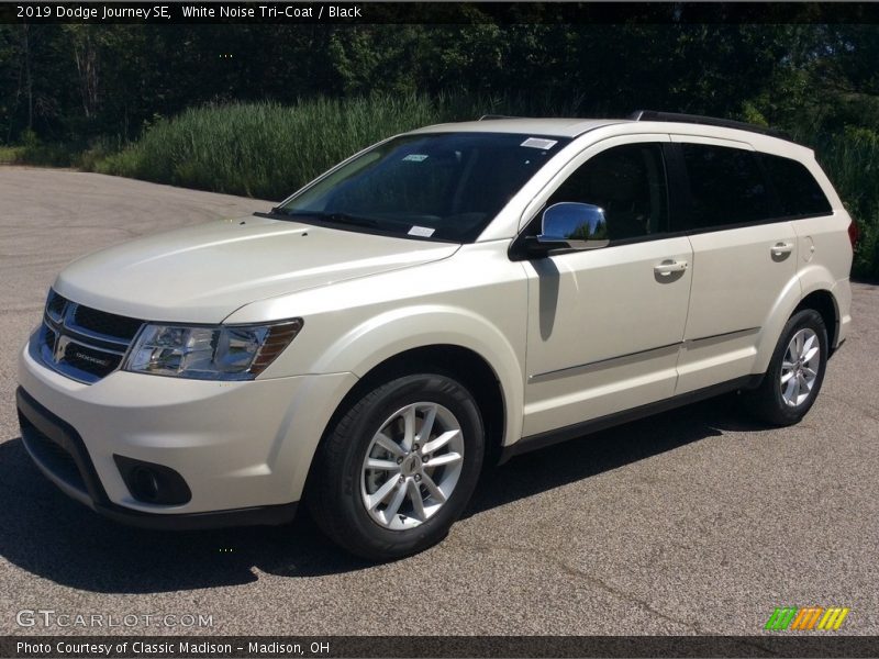 White Noise Tri-Coat / Black 2019 Dodge Journey SE