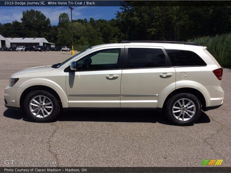 White Noise Tri-Coat / Black 2019 Dodge Journey SE