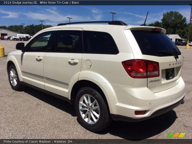 White Noise Tri-Coat / Black 2019 Dodge Journey SE