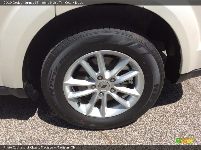 White Noise Tri-Coat / Black 2019 Dodge Journey SE