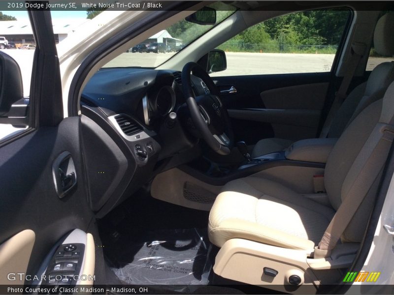 White Noise Tri-Coat / Black 2019 Dodge Journey SE