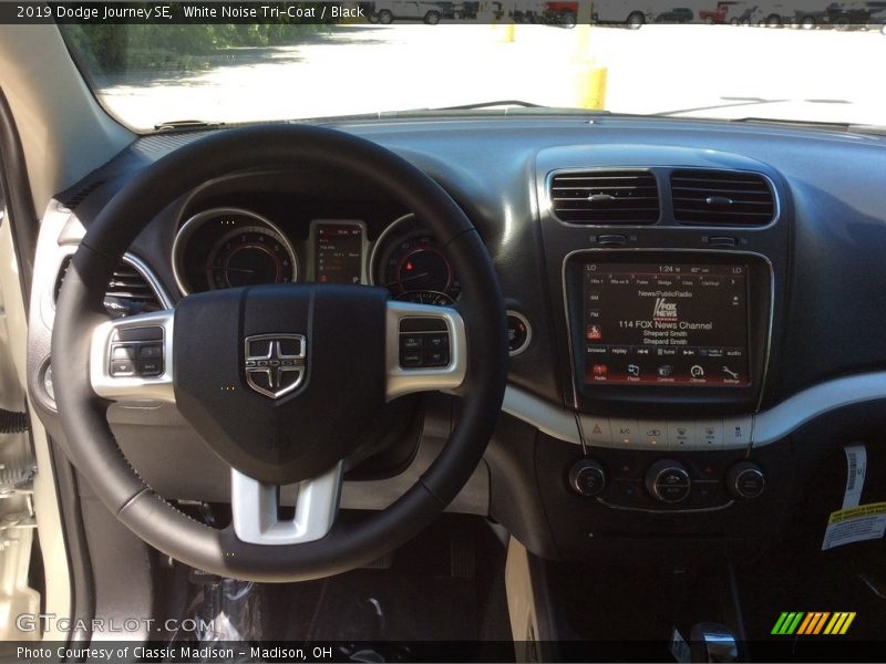 White Noise Tri-Coat / Black 2019 Dodge Journey SE