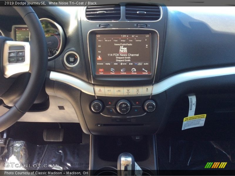 White Noise Tri-Coat / Black 2019 Dodge Journey SE