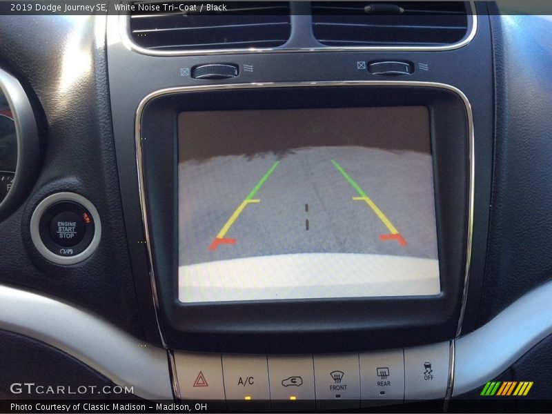 White Noise Tri-Coat / Black 2019 Dodge Journey SE