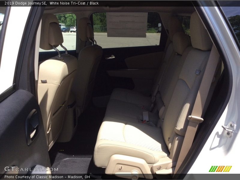 White Noise Tri-Coat / Black 2019 Dodge Journey SE