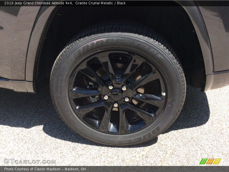 Granite Crystal Metallic / Black 2019 Jeep Grand Cherokee Altitude 4x4