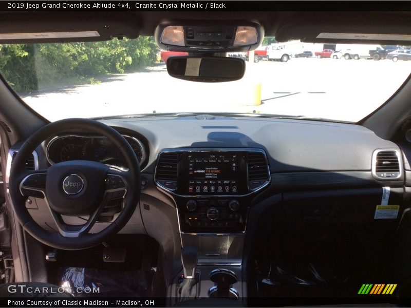 Granite Crystal Metallic / Black 2019 Jeep Grand Cherokee Altitude 4x4
