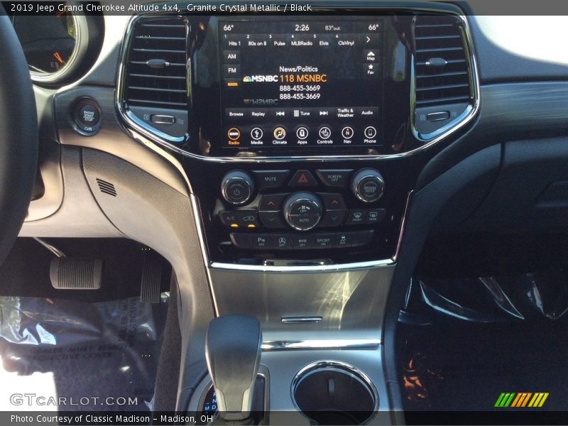 Granite Crystal Metallic / Black 2019 Jeep Grand Cherokee Altitude 4x4