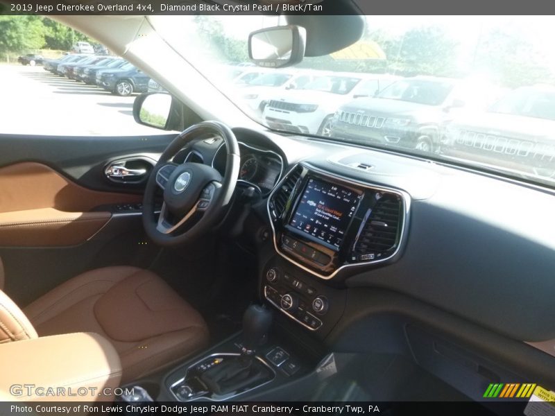 Diamond Black Crystal Pearl / Black/Tan 2019 Jeep Cherokee Overland 4x4