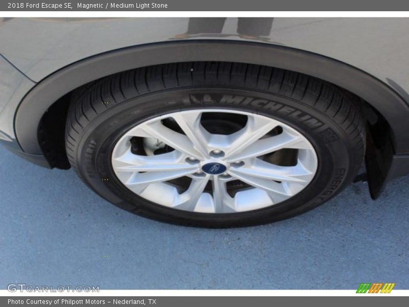 Magnetic / Medium Light Stone 2018 Ford Escape SE