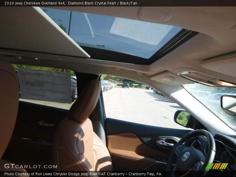 Diamond Black Crystal Pearl / Black/Tan 2019 Jeep Cherokee Overland 4x4