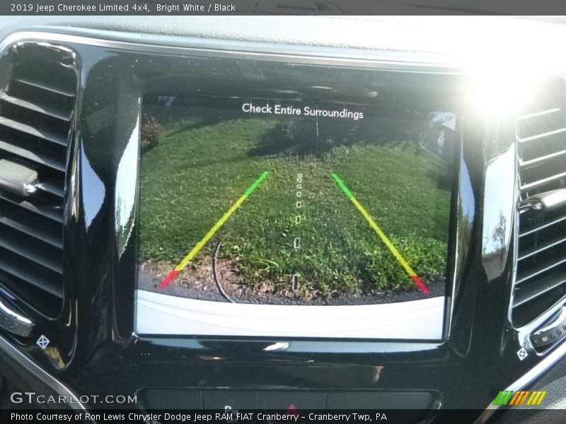 Bright White / Black 2019 Jeep Cherokee Limited 4x4