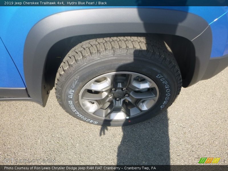Hydro Blue Pearl / Black 2019 Jeep Cherokee Trailhawk 4x4