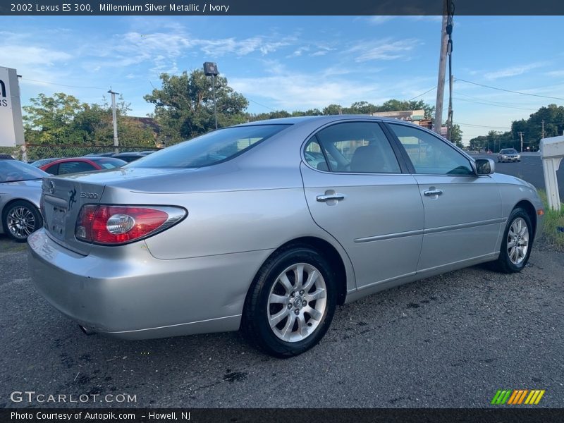 Millennium Silver Metallic / Ivory 2002 Lexus ES 300