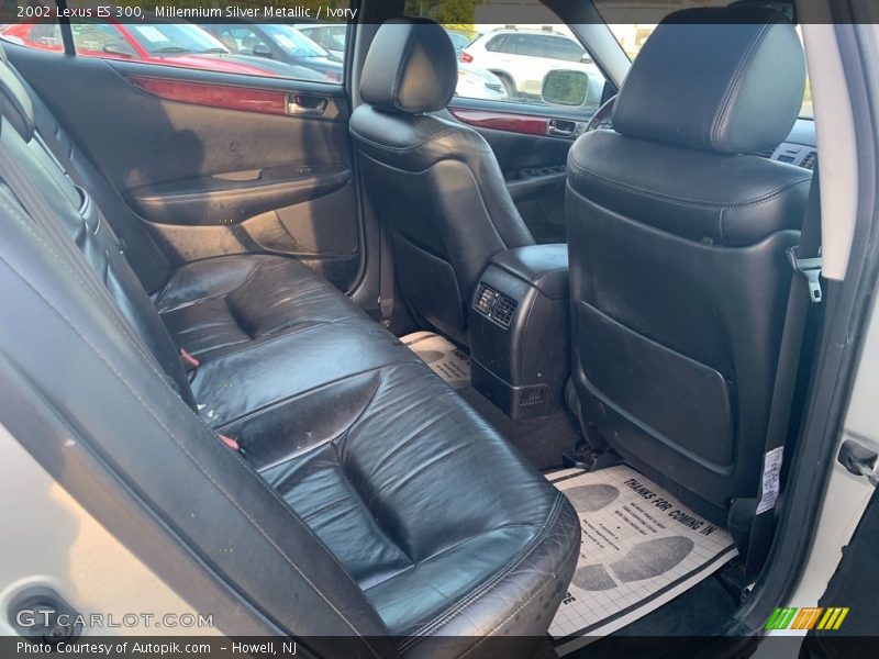 Millennium Silver Metallic / Ivory 2002 Lexus ES 300