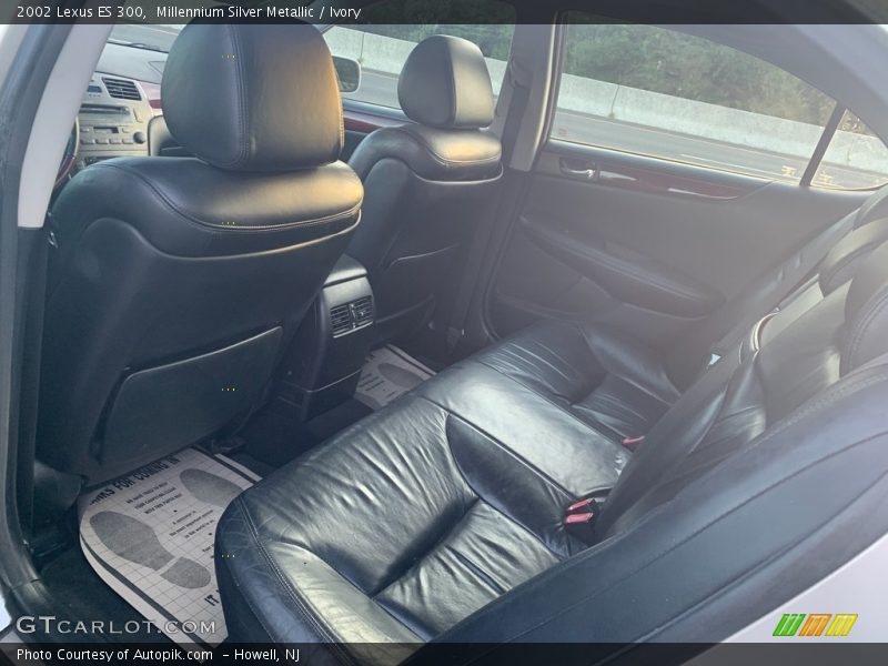 Millennium Silver Metallic / Ivory 2002 Lexus ES 300