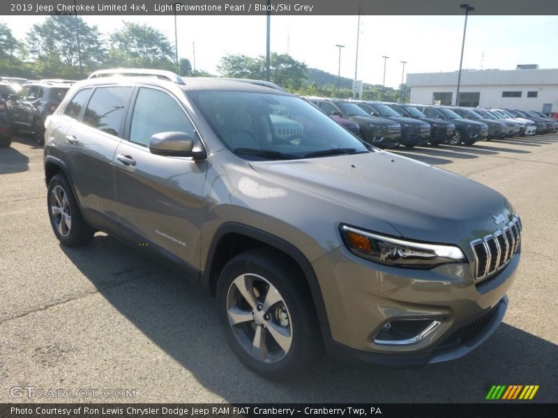 Light Brownstone Pearl / Black/Ski Grey 2019 Jeep Cherokee Limited 4x4