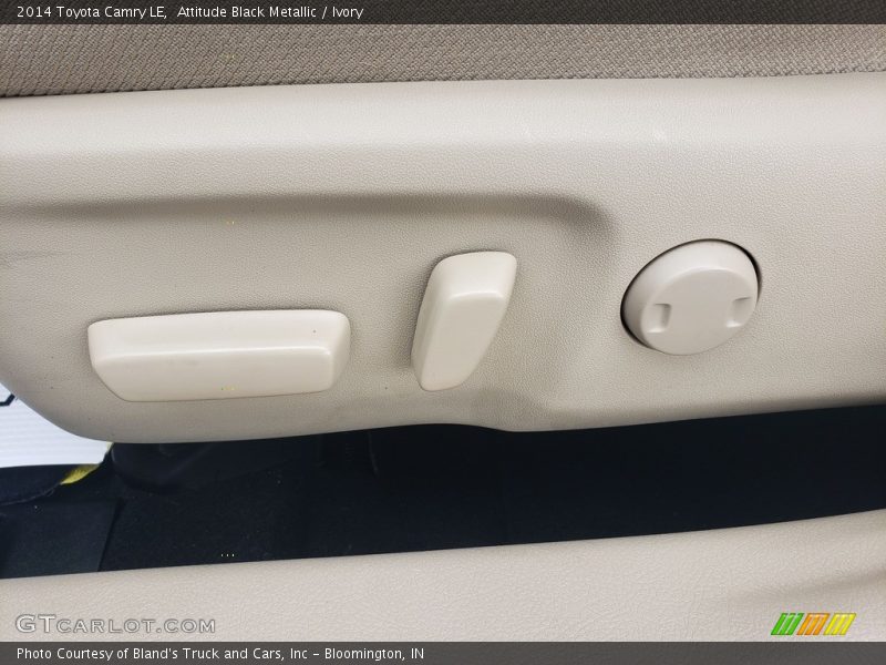 Attitude Black Metallic / Ivory 2014 Toyota Camry LE