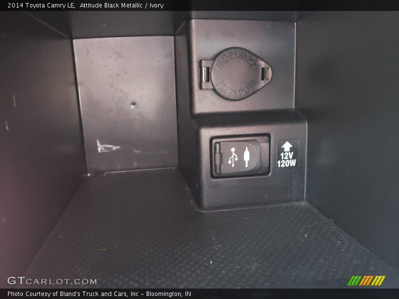 Attitude Black Metallic / Ivory 2014 Toyota Camry LE