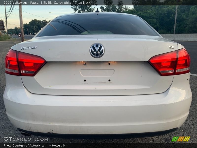 Candy White / Titan Black 2012 Volkswagen Passat 2.5L SE