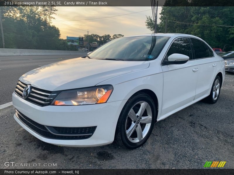 Candy White / Titan Black 2012 Volkswagen Passat 2.5L SE