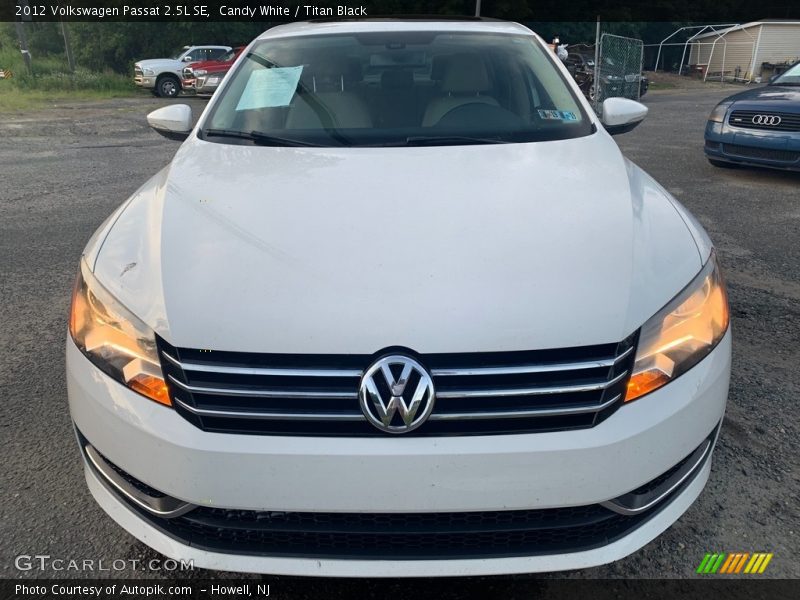 Candy White / Titan Black 2012 Volkswagen Passat 2.5L SE