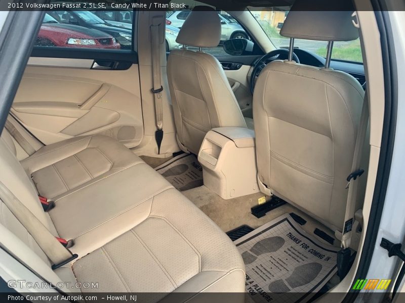 Candy White / Titan Black 2012 Volkswagen Passat 2.5L SE