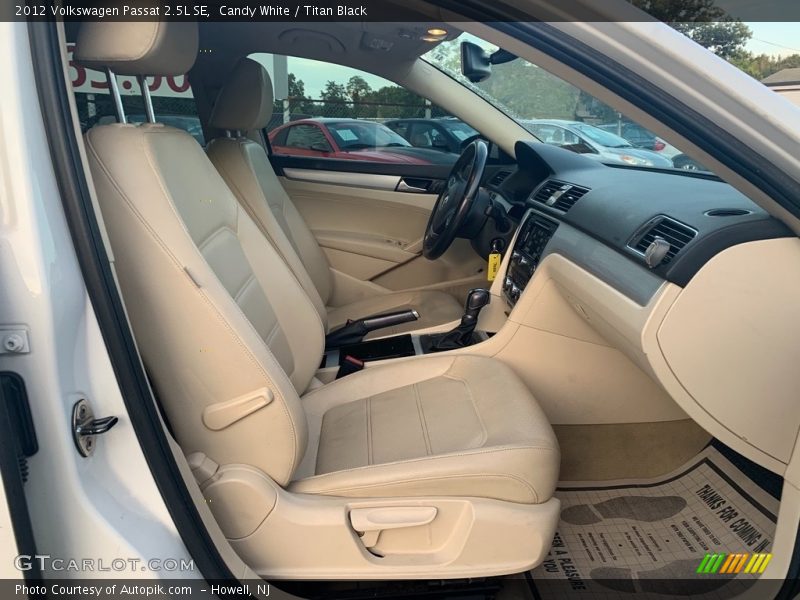 Candy White / Titan Black 2012 Volkswagen Passat 2.5L SE