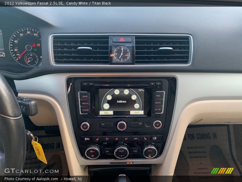 Candy White / Titan Black 2012 Volkswagen Passat 2.5L SE