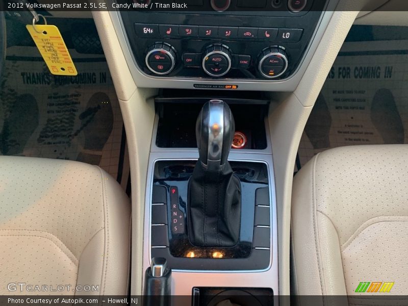 Candy White / Titan Black 2012 Volkswagen Passat 2.5L SE