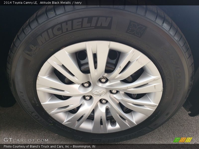 Attitude Black Metallic / Ivory 2014 Toyota Camry LE