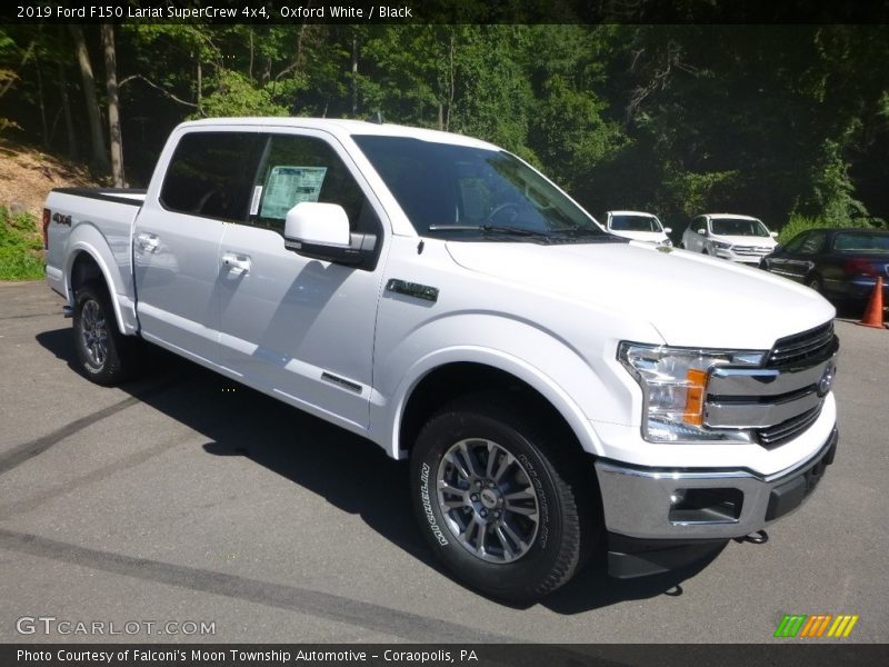 Front 3/4 View of 2019 F150 Lariat SuperCrew 4x4