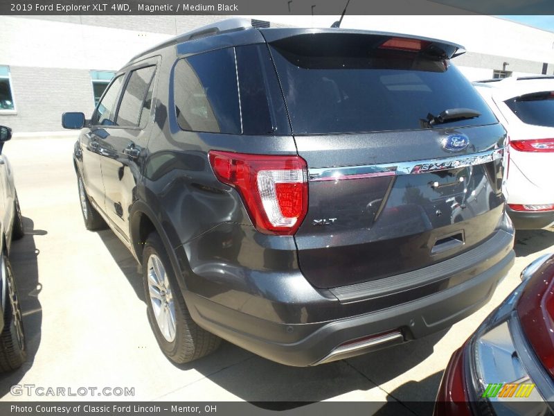 Magnetic / Medium Black 2019 Ford Explorer XLT 4WD