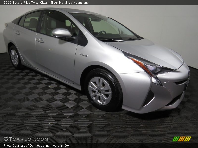 Classic Silver Metallic / Moonstone 2016 Toyota Prius Two