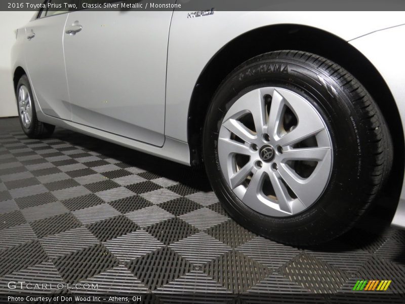 Classic Silver Metallic / Moonstone 2016 Toyota Prius Two