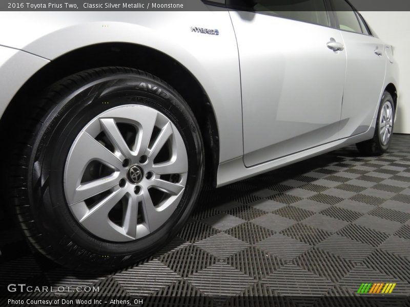 Classic Silver Metallic / Moonstone 2016 Toyota Prius Two