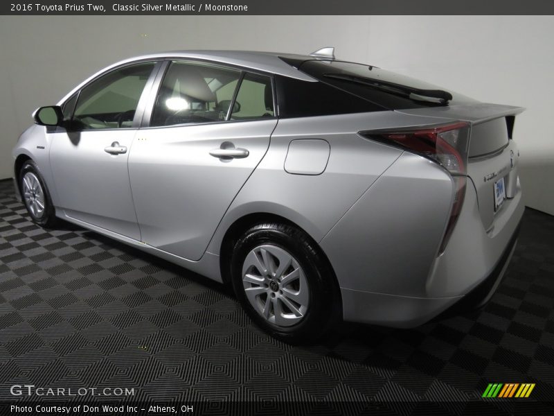 Classic Silver Metallic / Moonstone 2016 Toyota Prius Two
