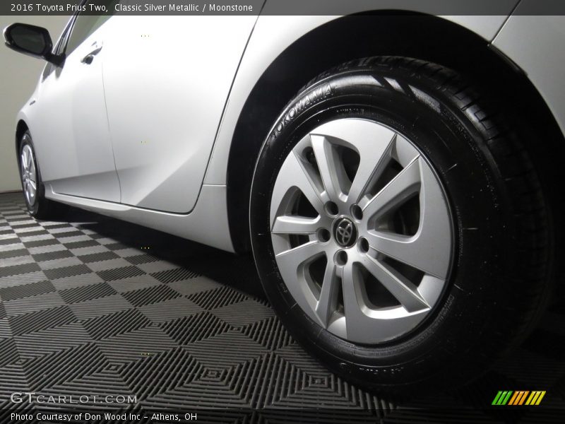 Classic Silver Metallic / Moonstone 2016 Toyota Prius Two